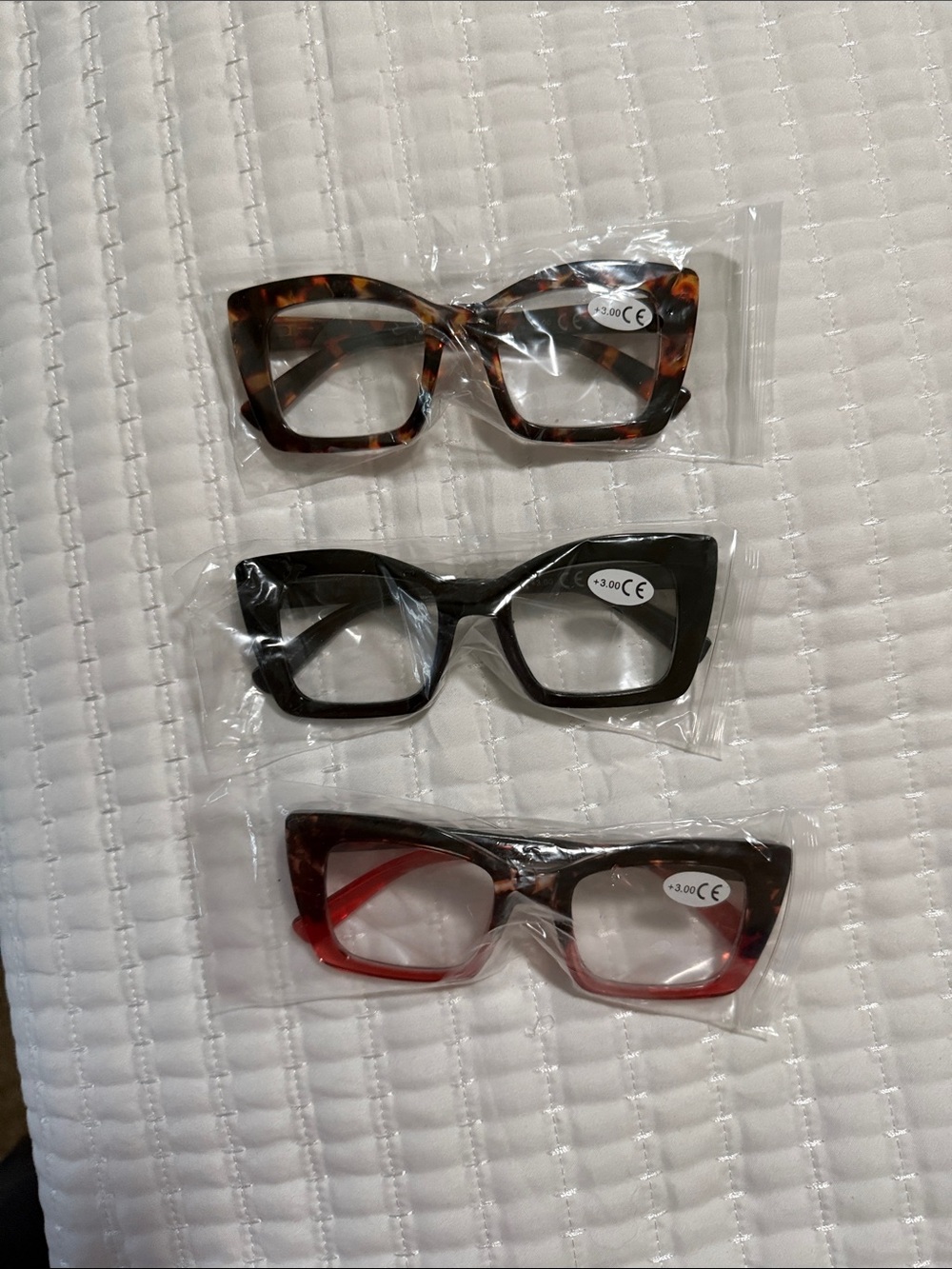 Women’s Cat-Eye Reading Glasses - Tortoise, Black, Red